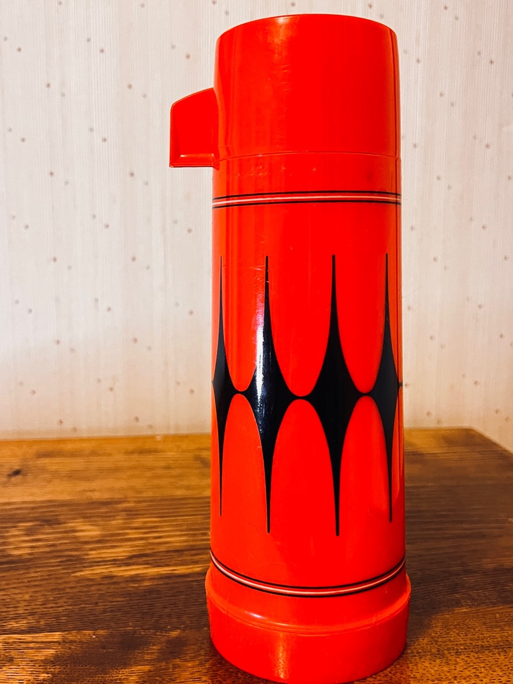 Retro Red Black Geometric Aladdin Thermos